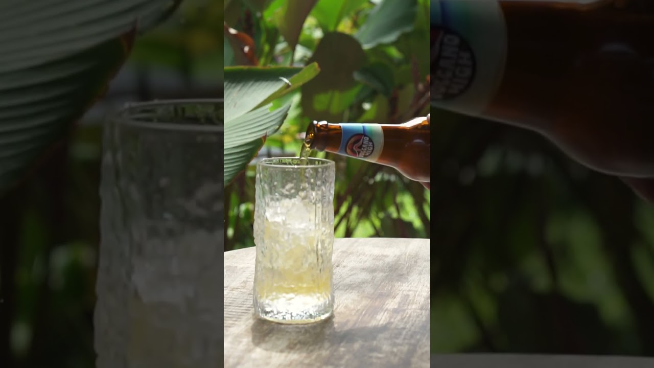 Mix of Pineapple and Mango, for that tropical refreshment... Come try yours! 😍