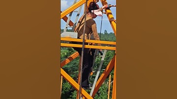 Hóa ra nghề lái cẩu tháp gian nan hơn bạn tưởng nhiều