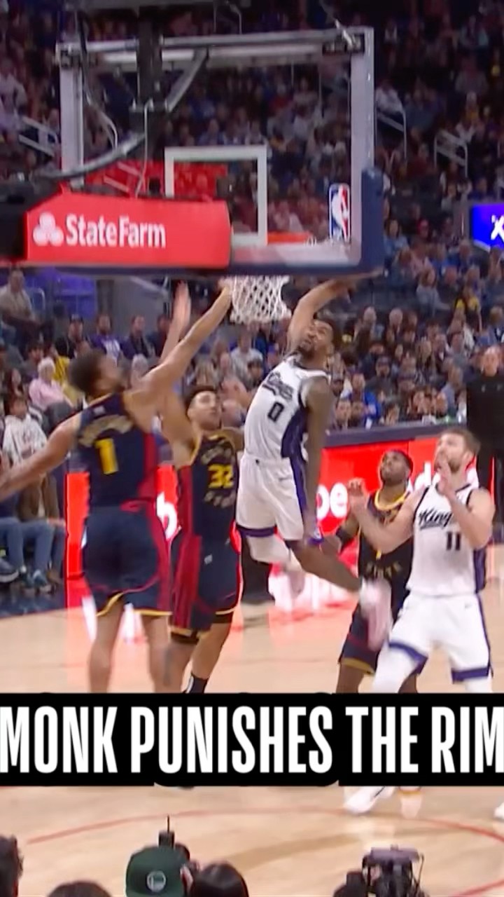 Malik Monk weaves through and punches it home!