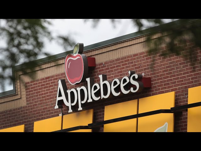 Mom says Applebee’s denied family service after her 2-year-old had potty training accident class=