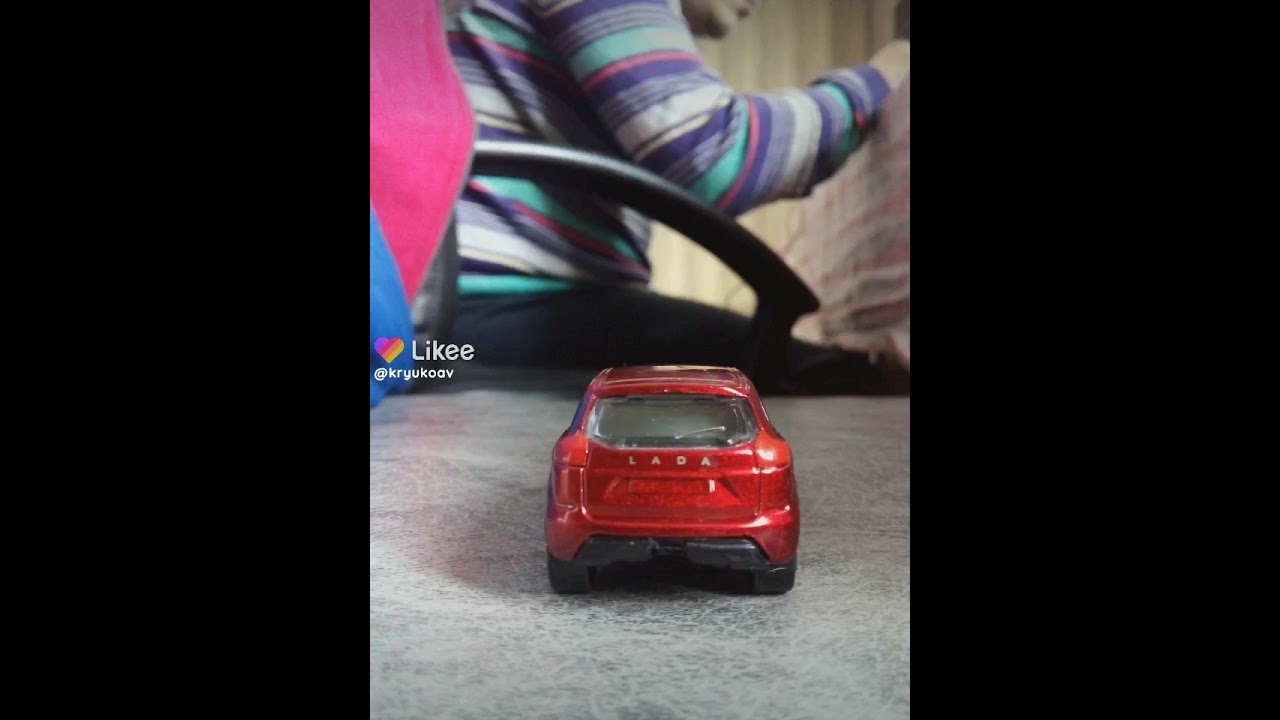коллекция игрушечных машинок. автомобиль Lada XRAY(3)