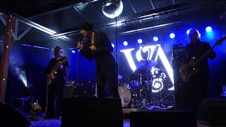 Video thumbnail of "Ville Valo & Agents - Kuin runotar hän kulkee"