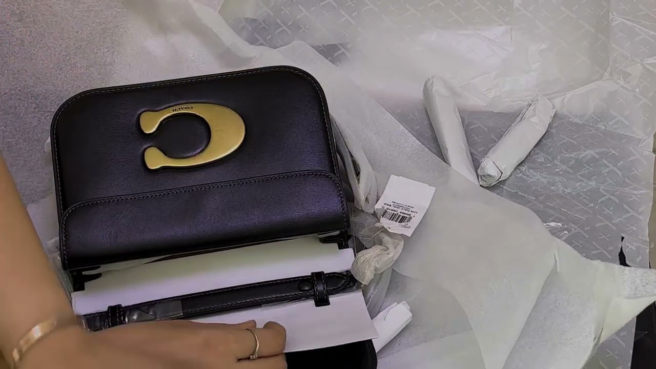 Unboxing the Coach Idol bag ❤️