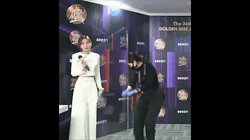 Mingyu is the perfect Gentleman for helping a staff member  @Golden Disc Awards ​
