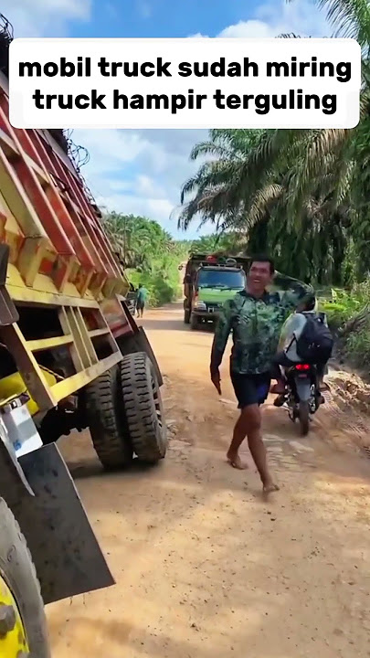 truck sampai terangkat ban sebelah #automobile #truckoleng #moblie #trucksawit #monbiloleng #shorts