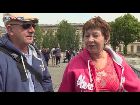 أقفال الحب تثقل جسر العشاق بباريس