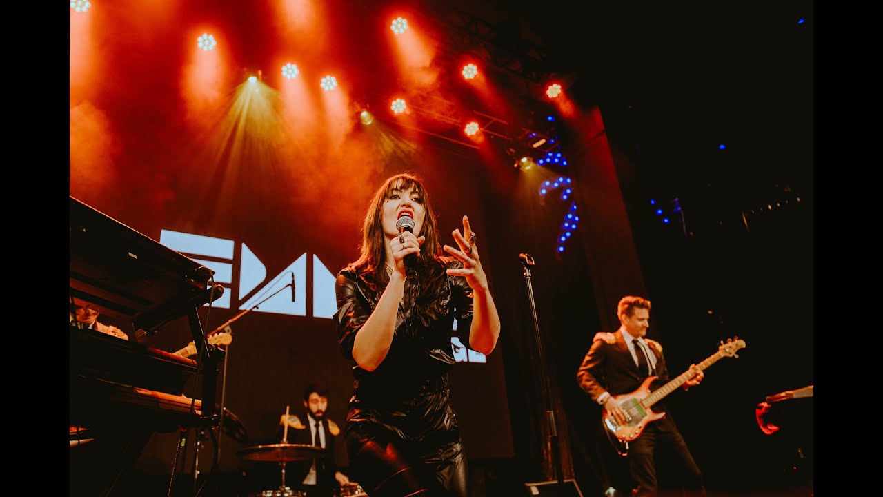 Ver Neon Bloom | "Take" (live from El Mocambo) no YouTube Ver Neon Bloom | "Take" (live from El Mocambo) no YouTube