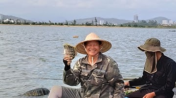 Đi câu cá kể_ Câu cá hói (nâu) ở biển tuần châu ngày đại hội cá kể..khoảng 30 cần thủ.