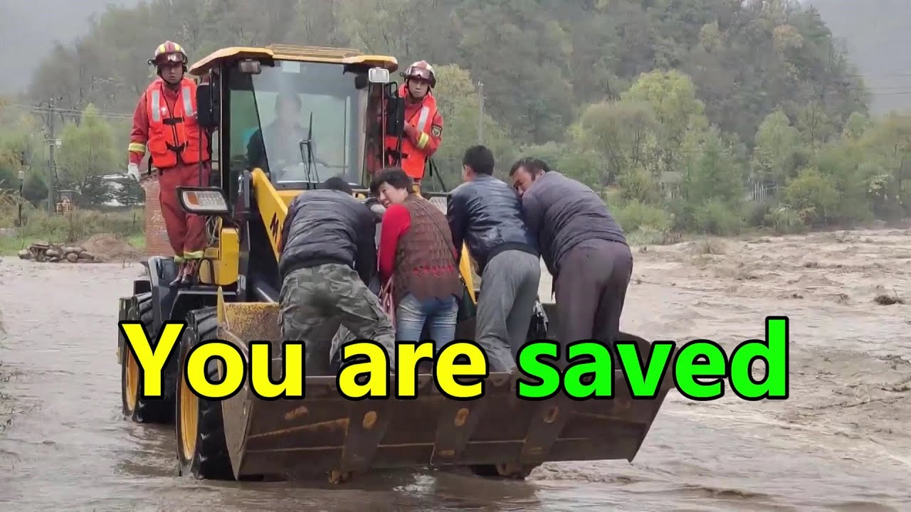 ❌ The downpour caused flooding, and residents were trapped in Gansu, China. | 傾盆大雨導致洪水氾濫，中國甘肅的居民被困。
