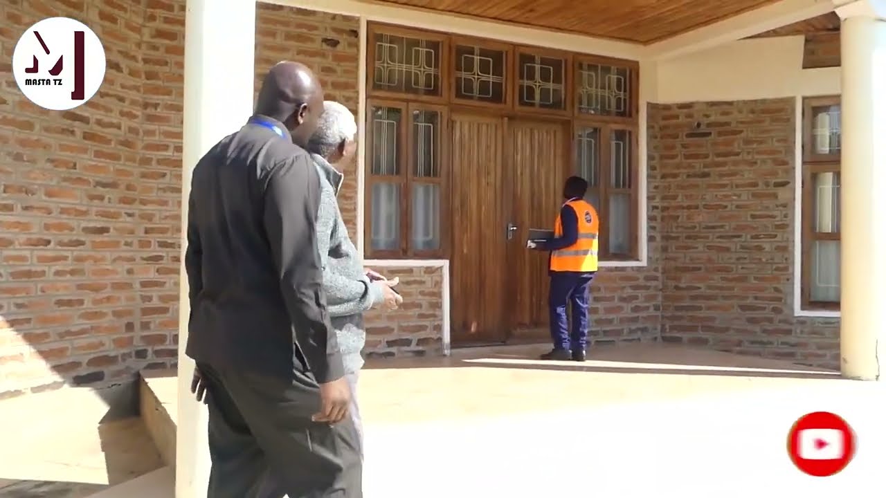 Prof. Mark Mwandosya akiwa Nyumbani kwake kwa ajili ya Zoezi la sensa ya Watu na makazi. 2022