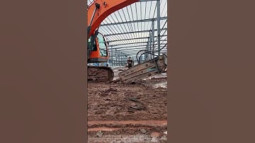 The master independently operates the hydraulic breaker sharing