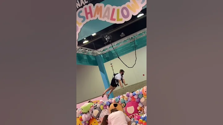 HUMAN CLAW MACHINE @ VIDCON!!🤩😱 #shorts
