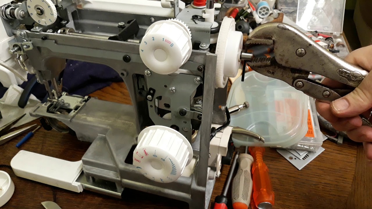 عجلة اليد عالقة - تشحيم وتزييت عجلة اليد - كورس تعليمي لصيانة وإصلاح ماكينة سينجر - Singer 8280