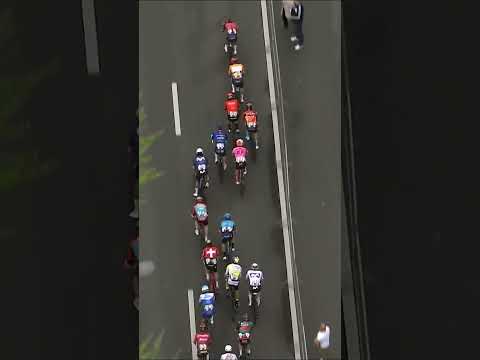 Video: Fernando Gaviria i Laurens De Plus napuštaju Giro d'Italia