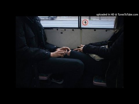 უხმოდ მივყვები ქუჩის ნაპირებს