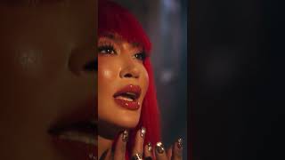 Dafina Zeqiri & Cricket -