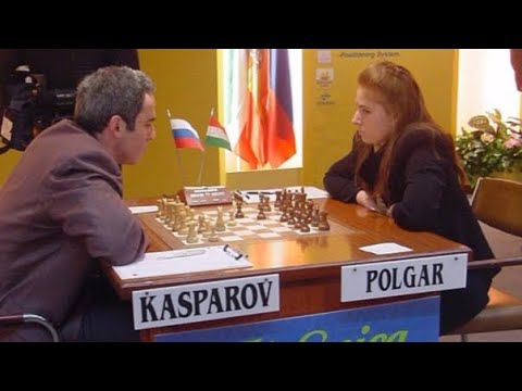 Antigo Campeão Mundial Anatoly Karpov abrilhanta V Festival de Xadrez da  Maia - Rádio Portuense