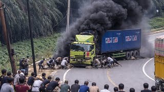 Amazing‼️Trailer Insiden Akibat Kampas Kopling Terbakar Di Bukit Kodok