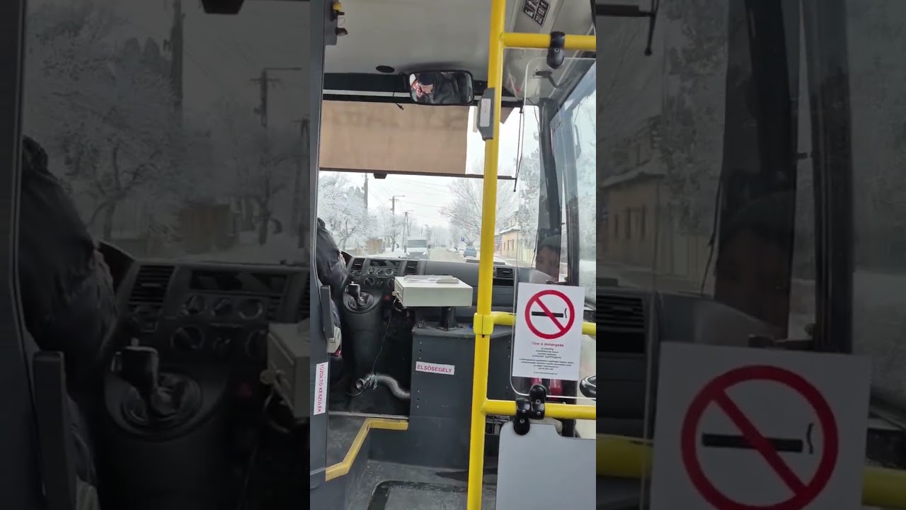Helyi busszal télen az állomásra.2026.jan.