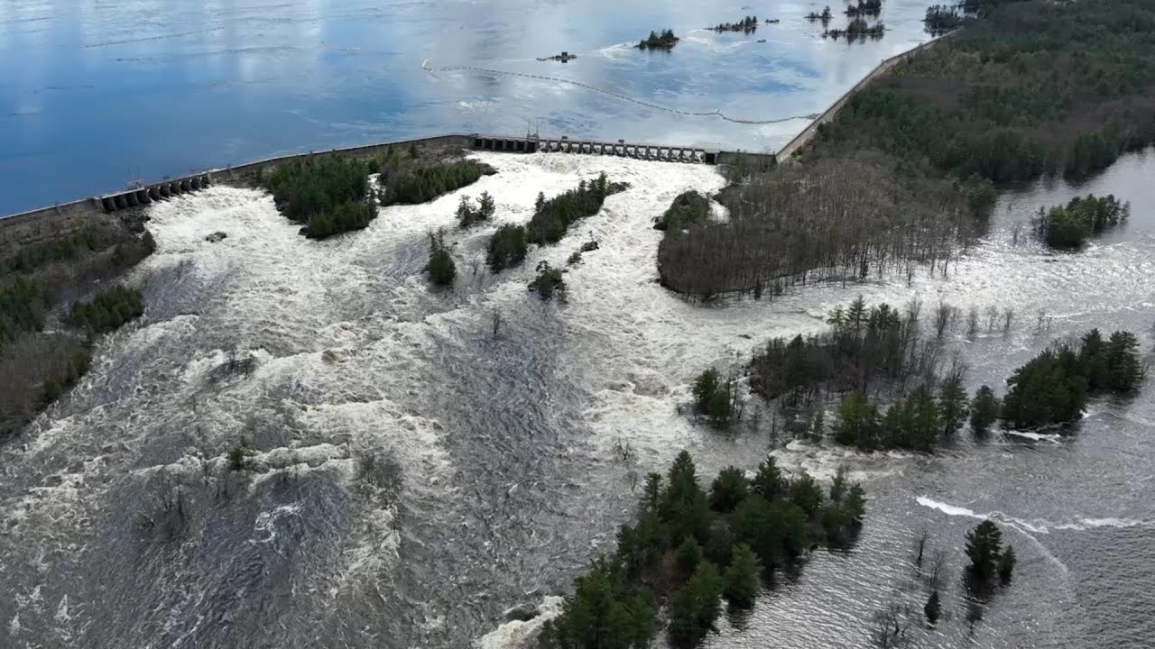 IT'S NOT OVER ! Ottawa River OVERFLOWS. May 5, 2023-BIG damage Rains raise the river to flood levels