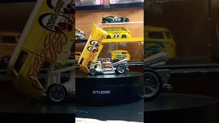 Hotwheels Premium Drag Bus Mooneyes