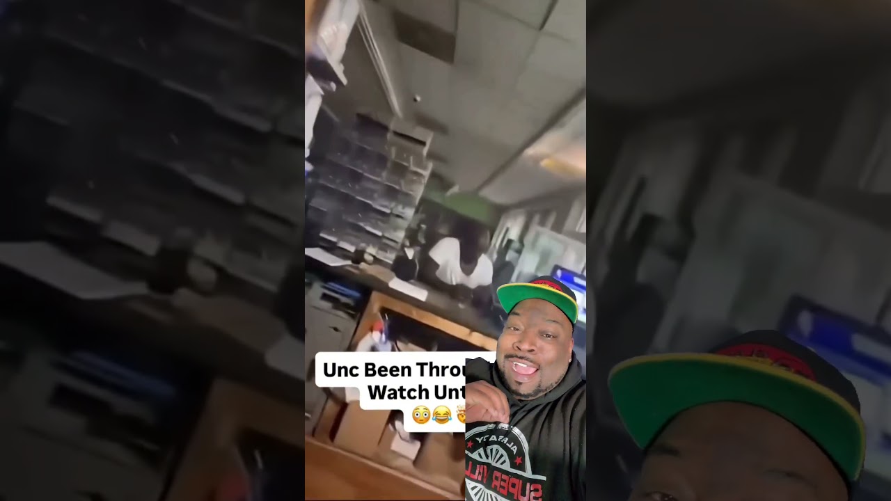 Этот человек занимается бизнесом.