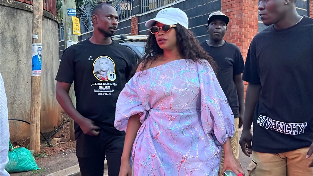 Kitalo! Queen Sheebah Kalungi atuuse mu lumbe lwa Maama wa Fïk Fameica e Muyenga 