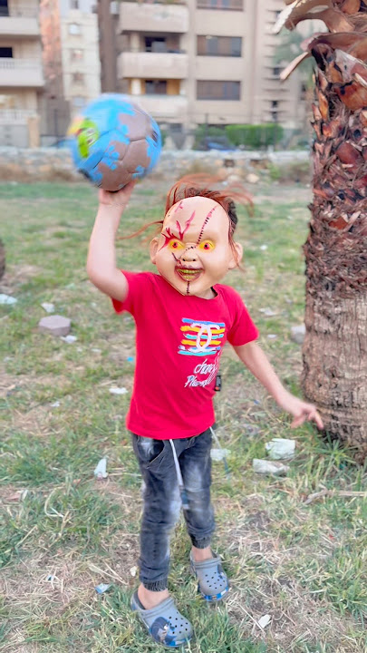 الشبح الص متخفي في هيئه بشر 👻😥