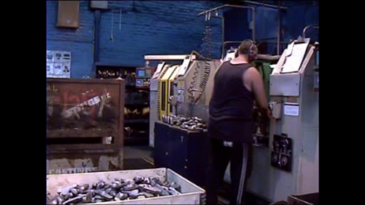 1 Operator 2 Machines - Koyama Automatic Grinding - YouTube
