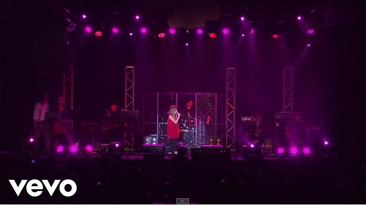 Connie Talbot - What The World Needs Now (live)