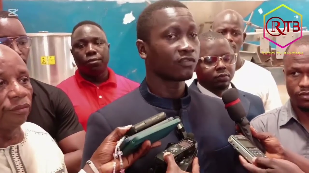 O Ministro da Indústria, Florentino Fernando Dias, visitou  as fábricas Quade & Quade, Águas Balur,