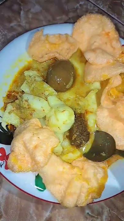 LONTONG KUAH SAYUR TAHU TELOR