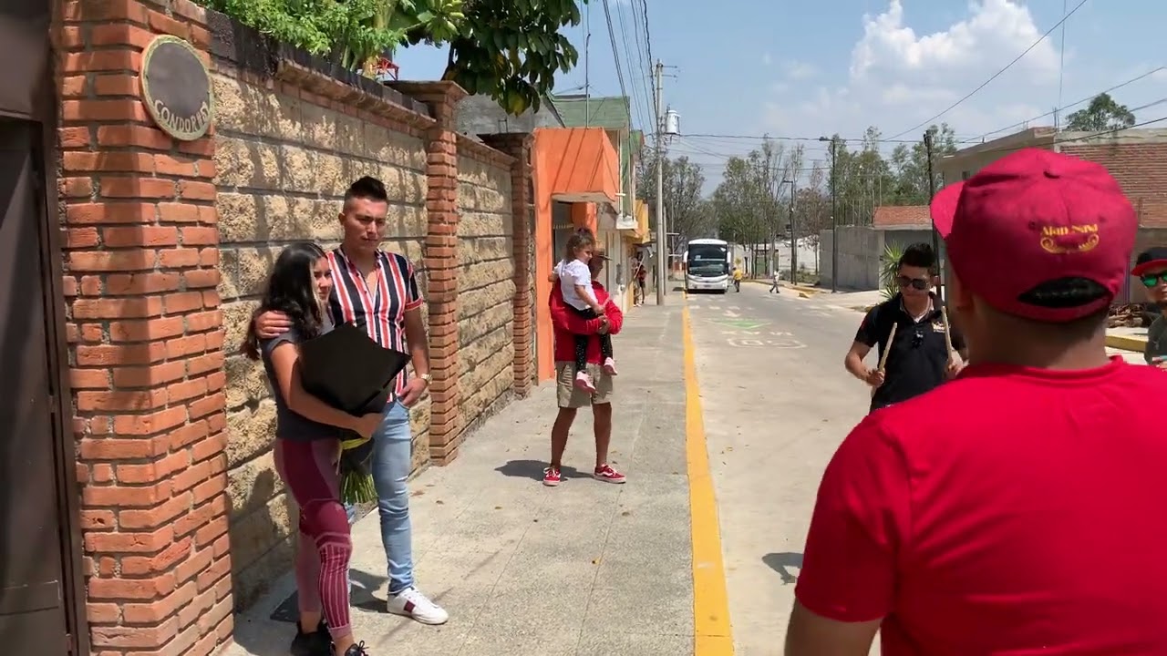 Acompañamos al cómpa Kevin a llevar serenata con la banda Monarca