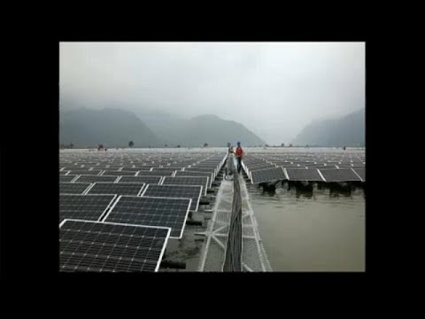 Videó: A világ legnagyobb, napenergiával működő épülete Kínában