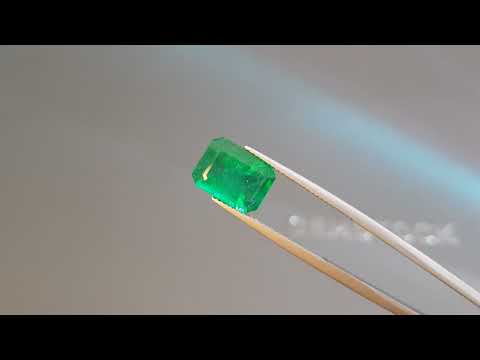 Intense Green emerald 4.51 carats in octagon cut, Zambia Video  № 2