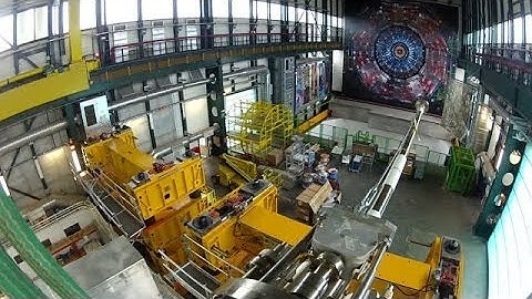 CERN Extracting the CMS beampipe