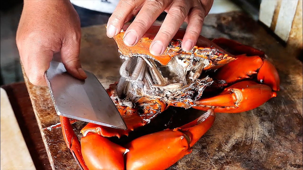 Indonesian Street Food - GIANT CRAB Egg Fried Rice Manado Seafood Indonesia | Travel Thirsty