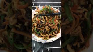 鱼香肉丝在家这样做，好吃下饭简单又美味