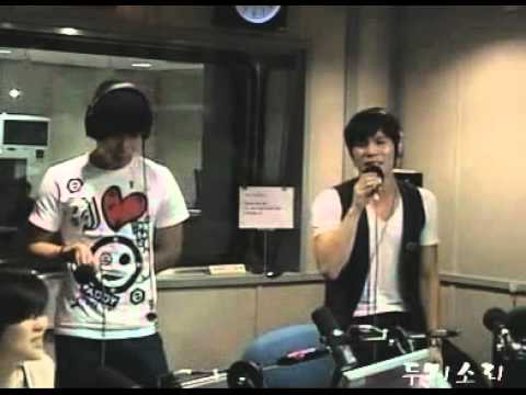 Homme - 2AM ChangMin & 8eight Lee Hyun - This Song (live)