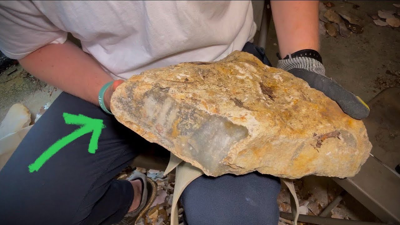 Flintknapping a Tallahatta Quartzite Pickwick! (Part 1)