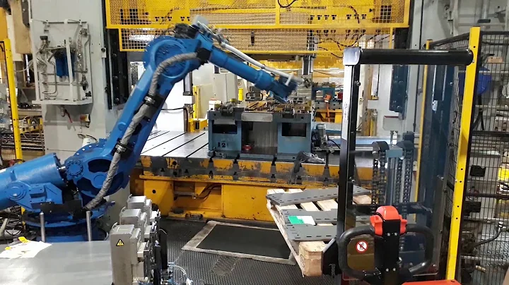 Yaskawa robot. Press handling.
