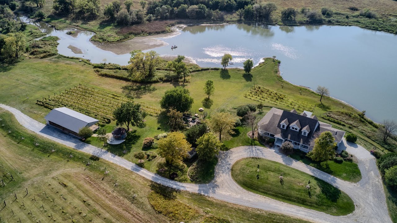 Crab Orchard Home Tour: 72351 608 Ave (Tafe Sup Bergo)