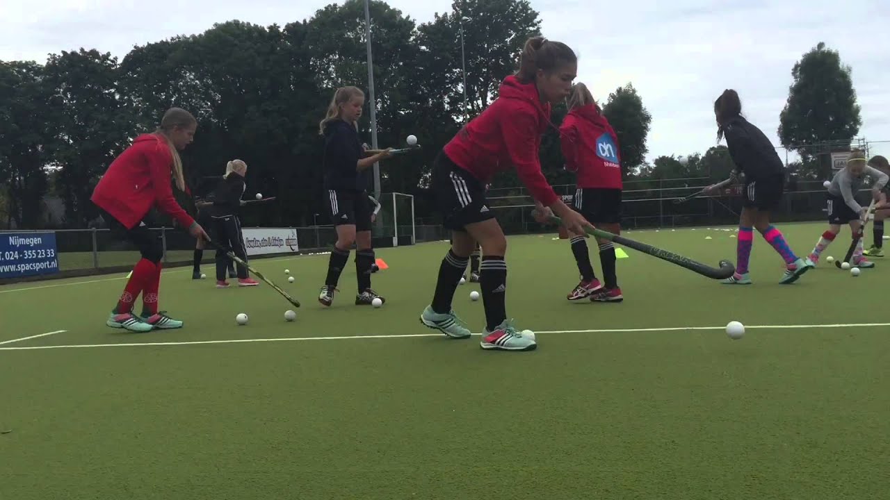 SKILLZ hockeysupport - ML Hockeyschool - warm-up met stick en bal