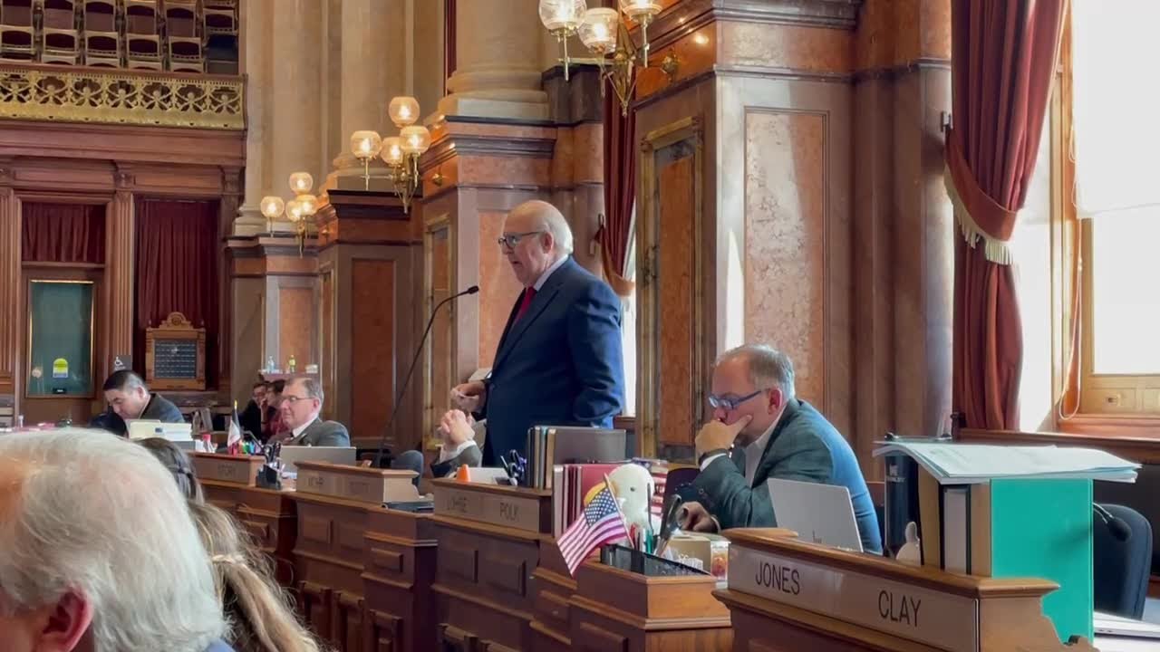 Iowa State Rep. Gary Mohr of Bettendorf speaks on open meetings bill