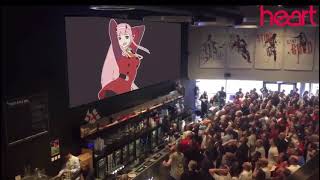 Crowd reacts to Zero Two Dance MEME Resimi