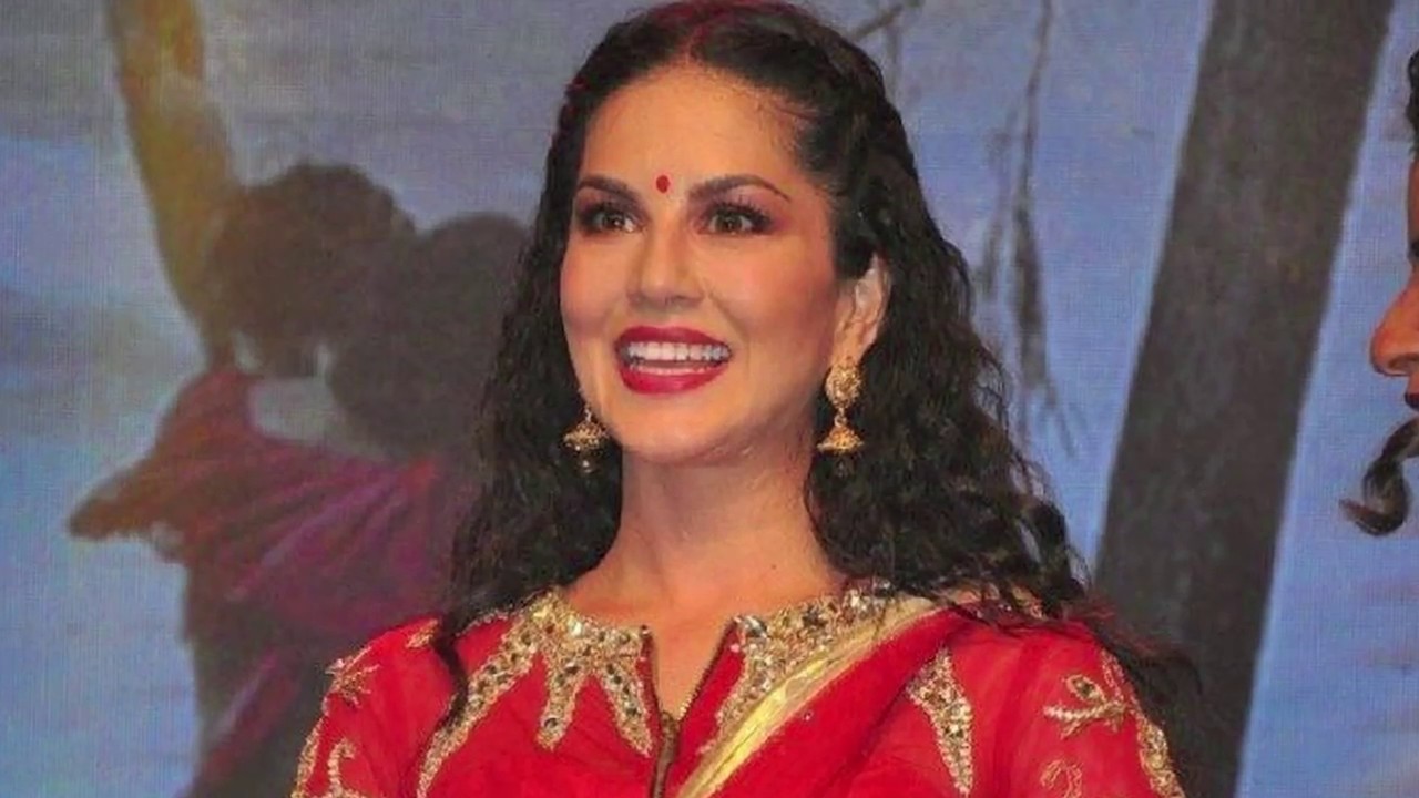 Anchor Ravi Praises Sunny leone in Rogue Audio Launch