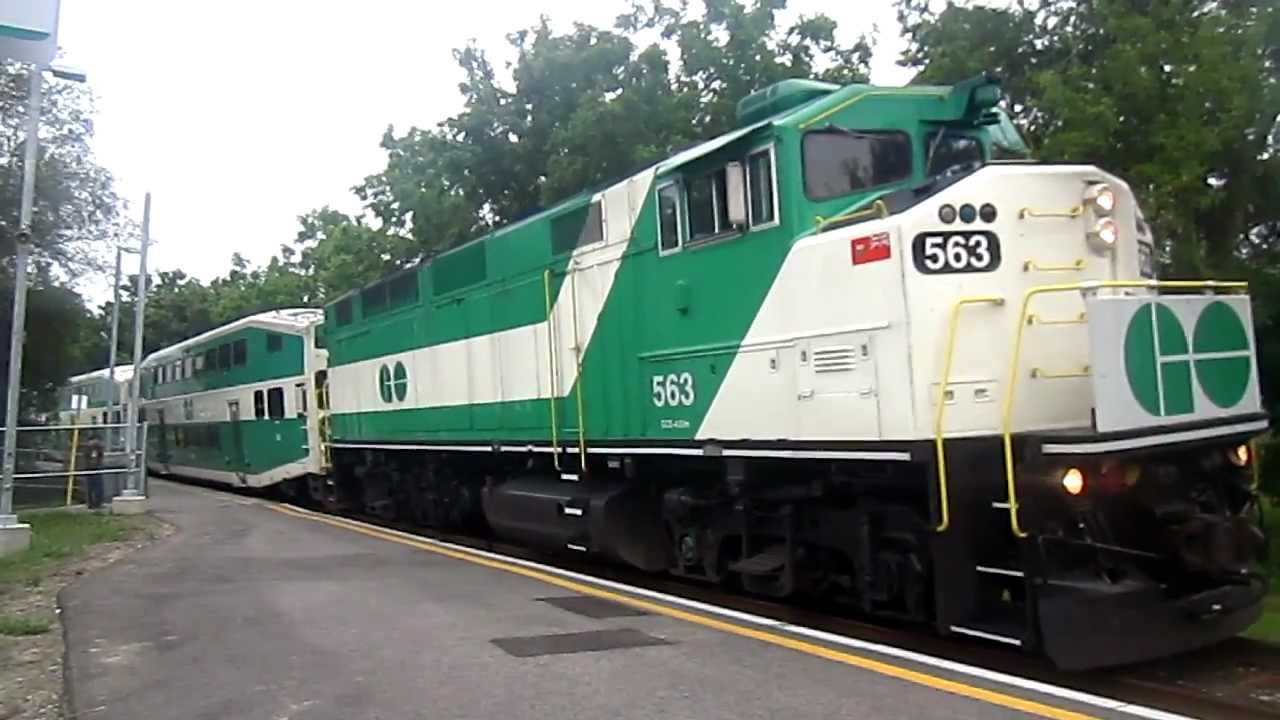 GO Train Stopped at Long Branch Station in Mississauga, Ontario Editorial  Photography - Image of mass, diesel: 164586347