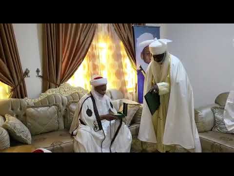 Ayau litinin MM Sarkin Kano Ya Nunawa Mai Alfarma Sarkin Musulmi Lambar Yabo D Aka Bashi A Senegal