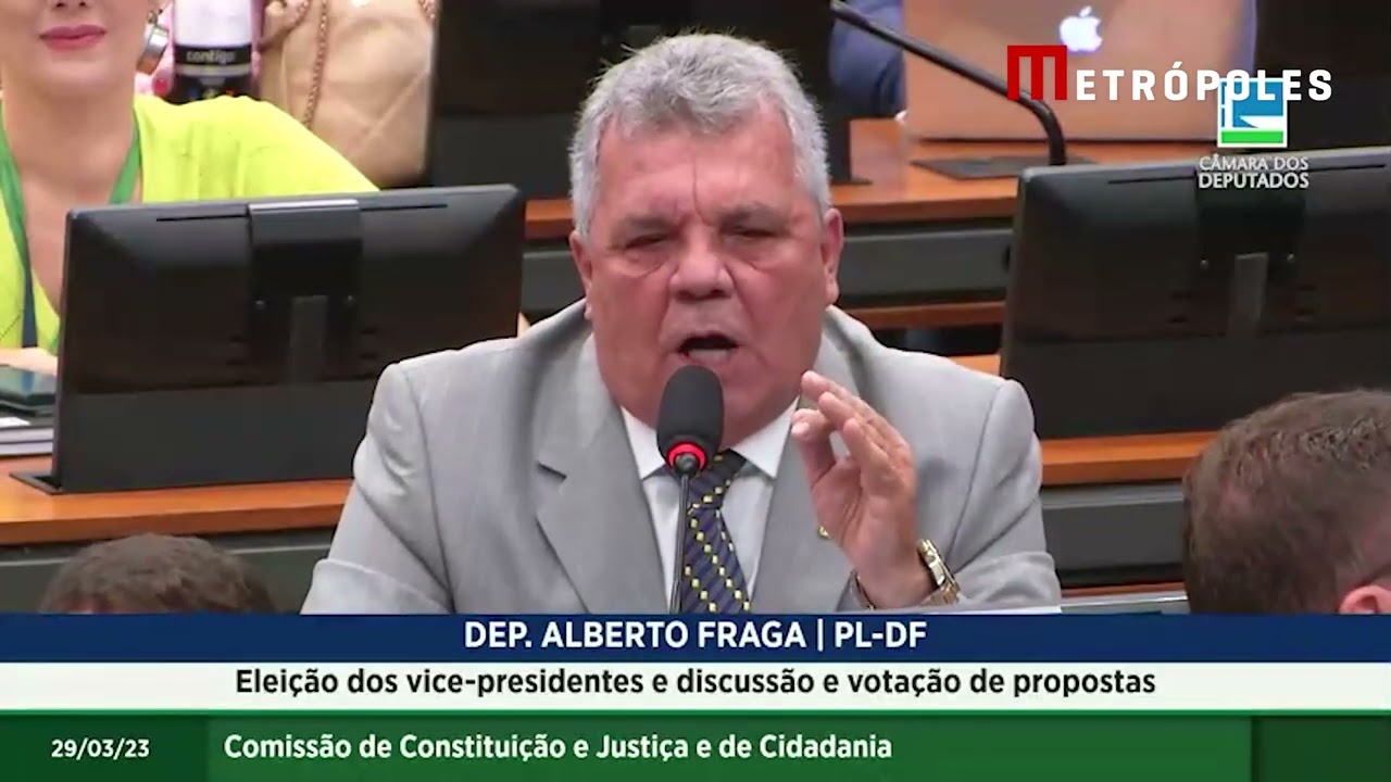 Alberto Fraga ameaça Janones: “Não uso chupeta. Uso revólv3r, pist0la”