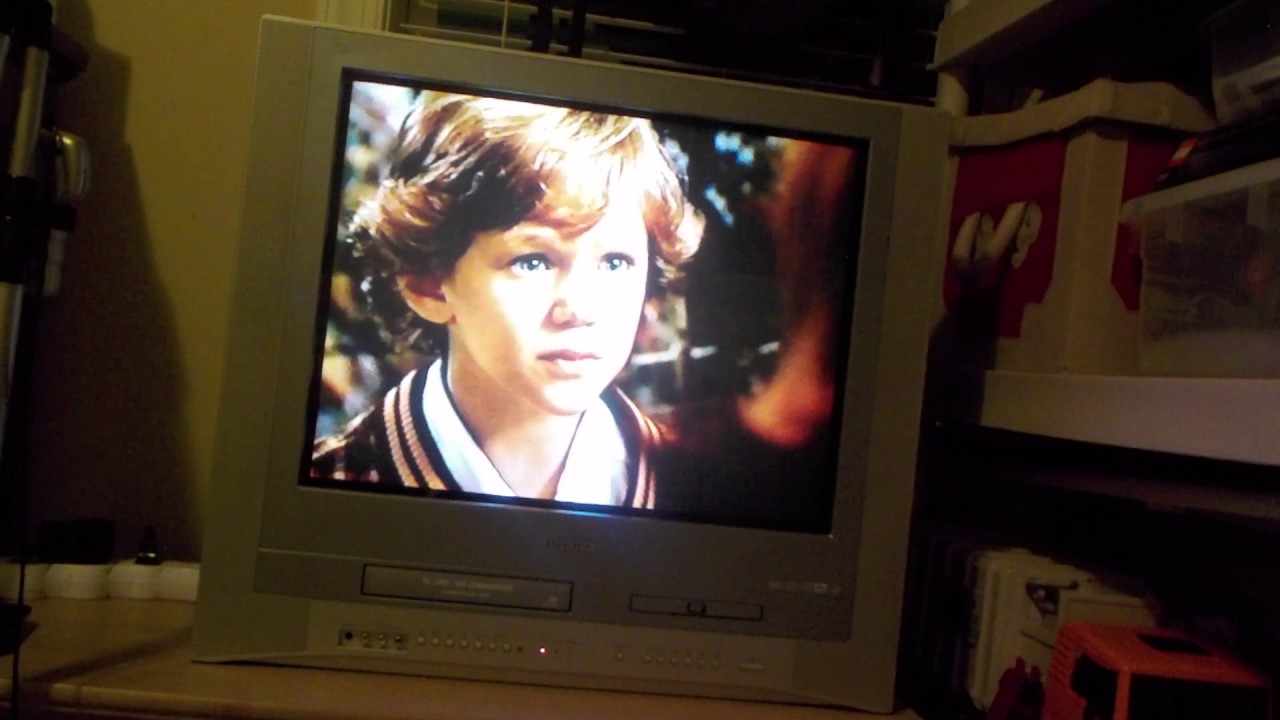 Крупный план представляет vhs 1998 заставка